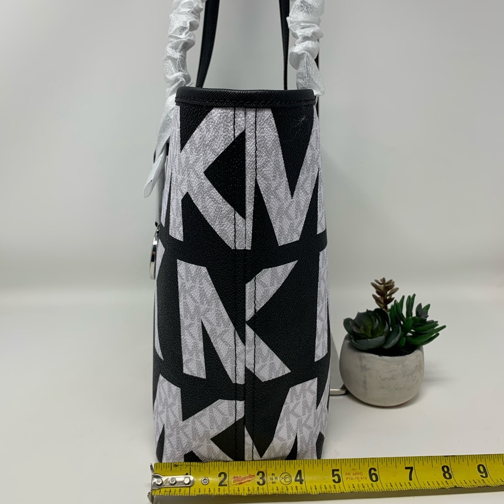 Michael Kors JST Medium Carryall Tote - Picture 3 of 9